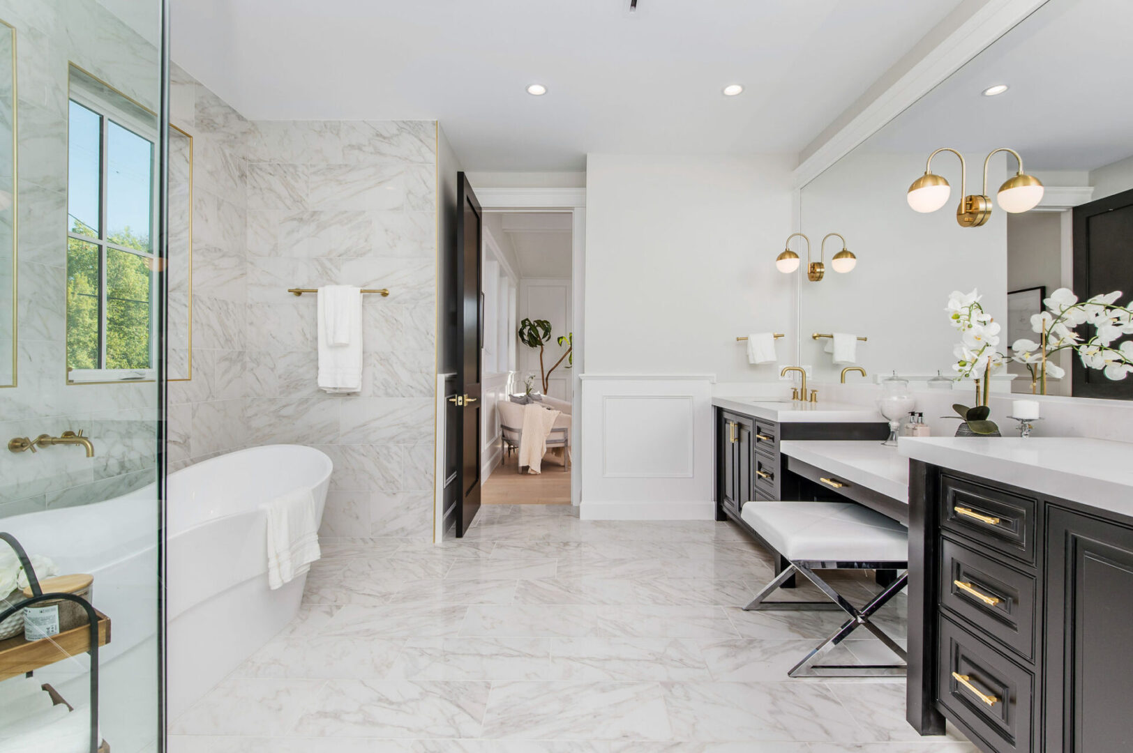 Luxurious Washroom With A White Theme